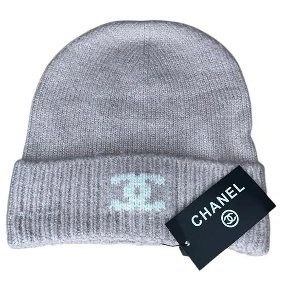 Luxury Beanie – Timeless Winter Accessory